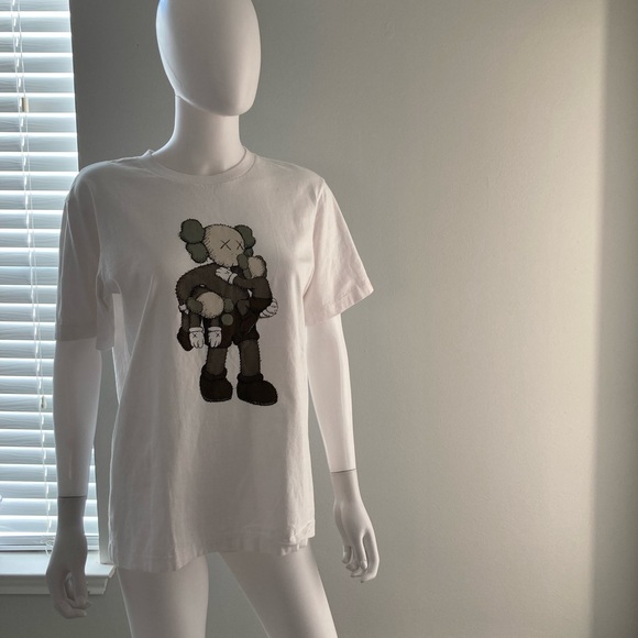 Kaws UNIQLO T-Shirt White Size - S UT Japan - Picture 10 of 13